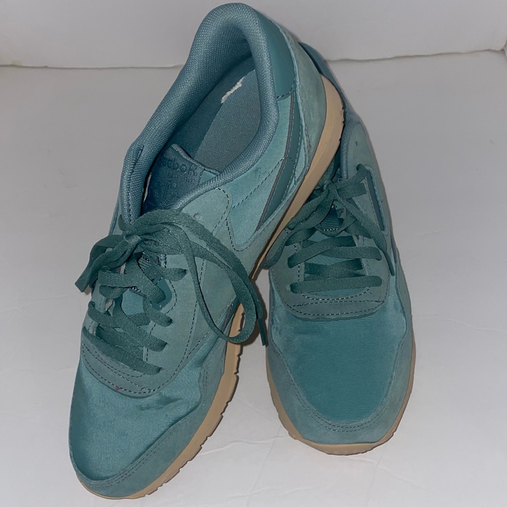 Reebok Womens Classic Retro Sneaker